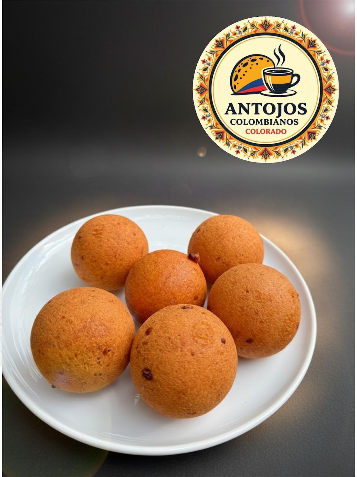 Buñuelos colombianos dorados y esponjosos