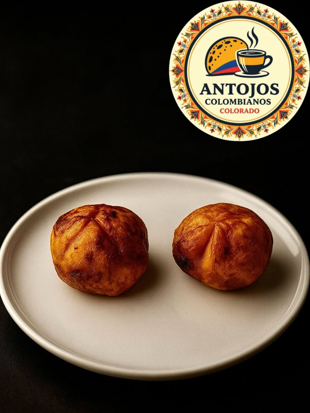 Marranita valluna - Masa de plátano frita rellena de chicharrón colombiano